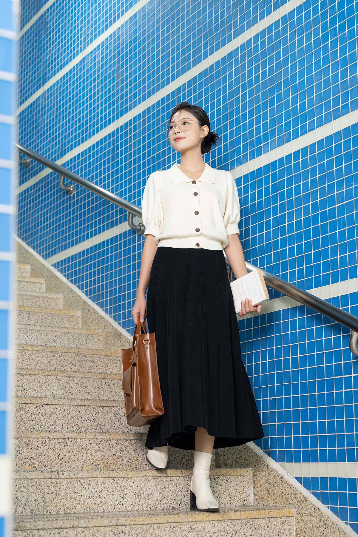 Chân váy xếp ly với áo blouse