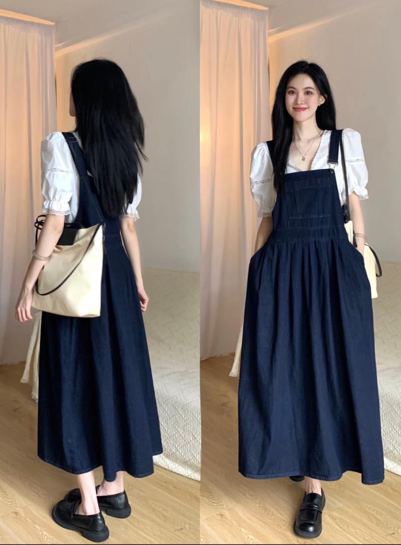 Váy yếm, váy denim phối sneaker