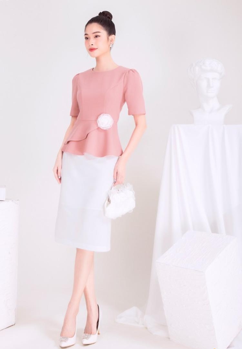 Phối áo peplum với chân váy