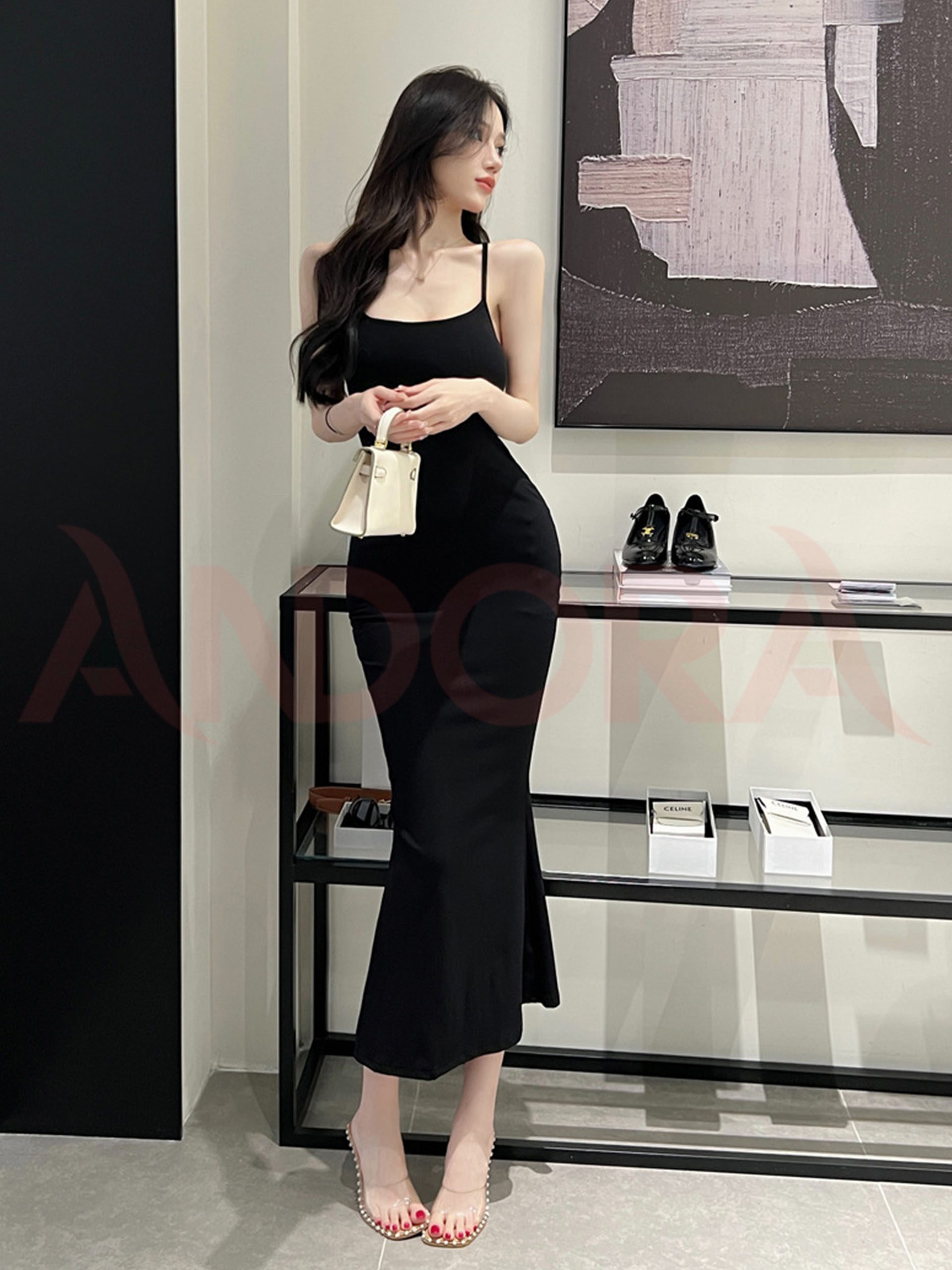 Đầm 2 dây với giày cao gót