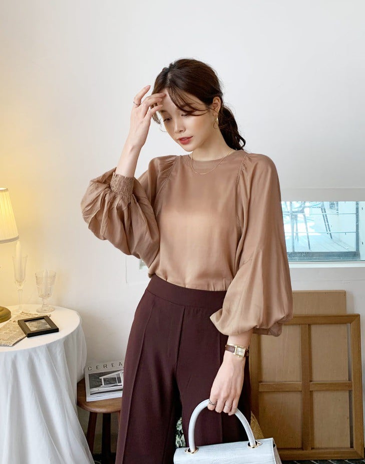 Phối với áo blouse tay bồng