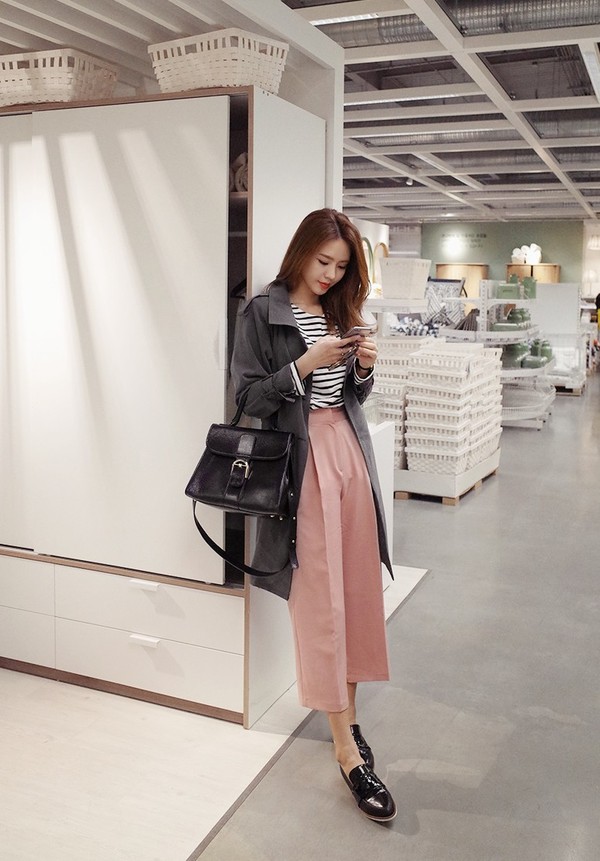 Phối với áo blazer – sang trọng, hiện đại