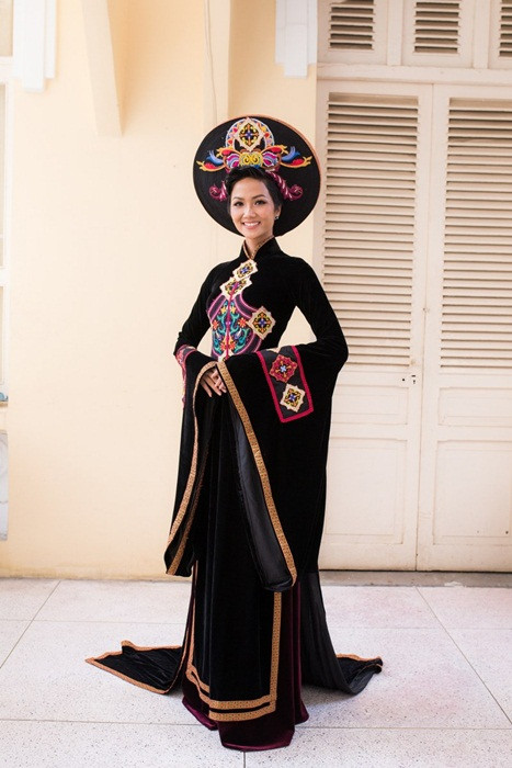 Thời trang sao Việt nổi bật